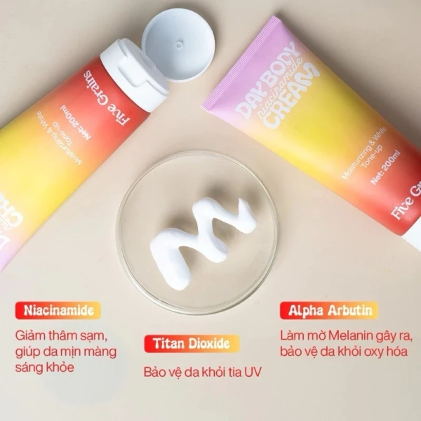 Với tiêu chí này, kem dưỡng Five Grains trắng da Niacinamide, Alpha‑Arbutin đáp ứng tốt – kết cấu nhẹ, thấm nhanh và không bết, phù hợp cho da thường tới da nhạy cảm. (Ảnh 4)