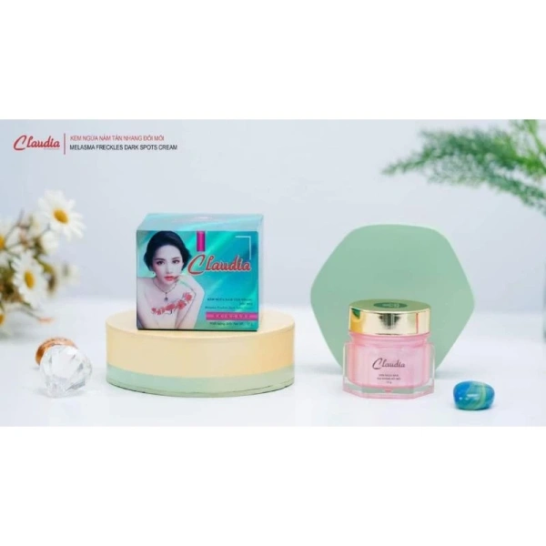 Da vẫn xuất hiện tàn nhang dù đã bôi kem ngừa nám mỗi ngày, nguyên nhân gì? - Ảnh 1 Da vẫn xuất hiện tàn nhang dù đã bôi kem ngừa nám mỗi ngày, nguyên nhân gì? - Ảnh 1