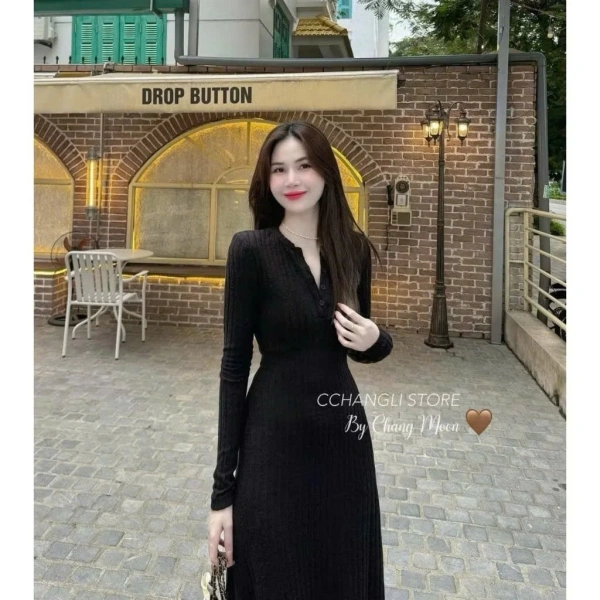 Đầm len dày dặn thường yêu cầu bạn mặc giày có khả năng cân bằng giữa độ bề mặt dày và độ êm. (Ảnh 2)