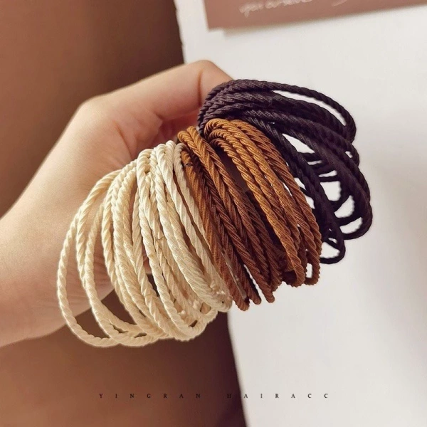 Dây buộc tóc nhiều màu: vẻ đẹp chỉ rạng rỡ khi mới cài, sức giữ lâu dài lại như thế nào - Ảnh 1