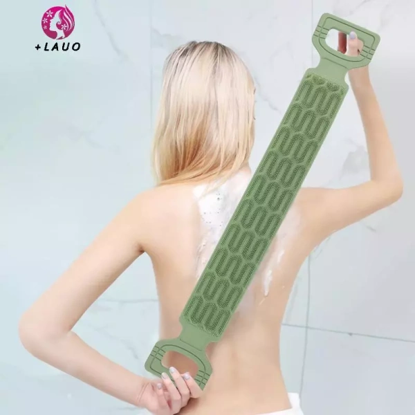 Mặc dù họa tiết giúp tăng hiệu quả làm sạch, nhưng nếu không được tối ưu về kích thước hoặc độ mềm dẻo, các “góc nhọn” hay “rãnh sâu” có thể tạo ra điểm áp lực tập trung lên da. (Ảnh 3) Mặc dù họa tiết giúp tăng hiệu quả làm sạch, nhưng nếu không được tối ưu về kích thước hoặc độ mềm dẻo, các “góc nhọn” hay “rãnh sâu” có thể tạo ra điểm áp lực tập trung lên da. (Ảnh 3)