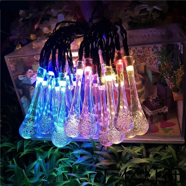 Dây LED hoạt động tốt ở nhiệt độ trung bình, nhưng trong thời gian Tết thường có sự thay đổi nhiệt độ (điện lạnh ban đêm, nóng ngày), ảnh hưởng đến độ ổn định điện áp. (Ảnh 5)