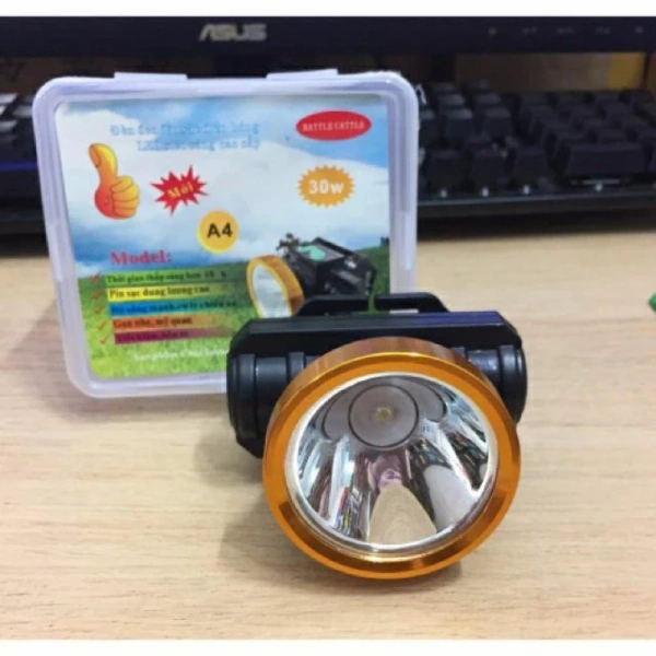 Đèn pin đội đầu phải gắn chặt vào đầu người, vì vậy dây đeo là yếu tố quyết định khả năng duy trì vị trí và góc chiếu. (Ảnh 2)