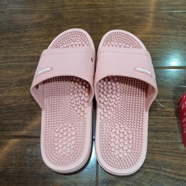 Dưới đây là một ví dụ thực tế cho những ai đang tìm kiếm một đôi dép đáp ứng các tiêu chí trên – Dép Massage, dép mát-xa có chữ MASSAGE chống trượt. (Ảnh 4)