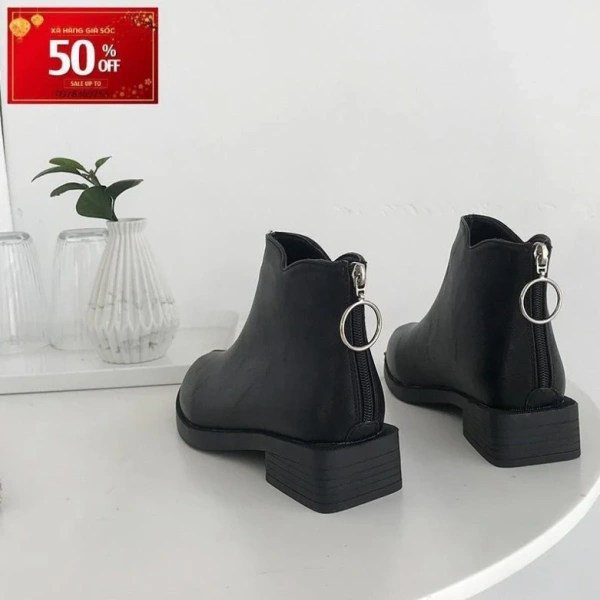 Đối với những người phải di chuyển từ phòng làm việc tới các buổi gặp gỡ bạn bè, hoặc từ lớp học đến phòng tập, một chiếc boot đa năng không thể thiếu. (Ảnh 4) Đối với những người phải di chuyển từ phòng làm việc tới các buổi gặp gỡ bạn bè, hoặc từ lớp học đến phòng tập, một chiếc boot đa năng không thể thiếu. (Ảnh 4)