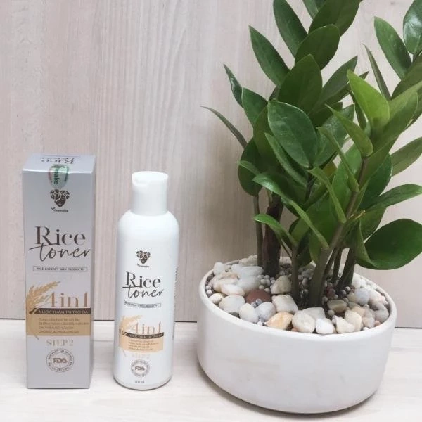 Mặc dù toner chuyên dụng có thể tập trung vào một hoặc hai công dụng (ví dụ: cân bằng pH hay làm sáng), nhưng trong thực tiễn, nhiều người gặp khó khăn trong việc duy trì một chu trình đầy đủ các bước chăm sóc da. (Ảnh 3) Mặc dù toner chuyên dụng có thể tập trung vào một hoặc hai công dụng (ví dụ: cân bằng pH hay làm sáng), nhưng trong thực tiễn, nhiều người gặp khó khăn trong việc duy trì một chu trình đầy đủ các bước chăm sóc da. (Ảnh 3)