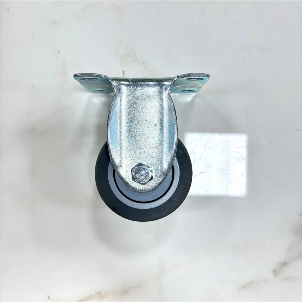 Đối với môi trường đòi hỏi độ bám cao, người dùng thường cân nhắc giữa ba loại bánh xe chính: TPR, polyurethane (PU) và nhựa cứng (hard plastic). (Ảnh 4)