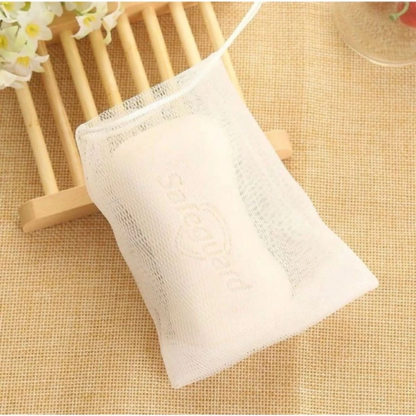 Phòng tắm là không gian ẩm ướt, nhiệt độ dao động mạnh. (Ảnh 2)