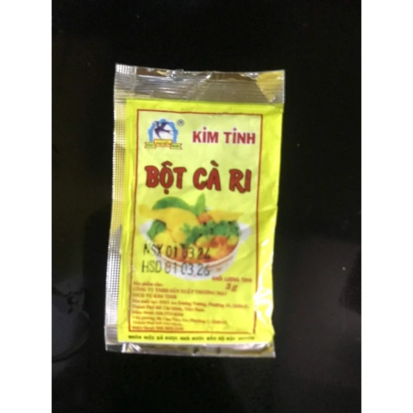 Cà ri bơ pha phi yến của Kim Tinh là hỗn hợp bột gia vị được chế biến từ nhiều thành phần tự nhiên như nghệ, ớt trái, quế, hồi, tỏi, gừng và đặc biệt là phi yến – một loại nấm đông lạnh thường được dùng trong các món xào, hầm. (Ảnh 2)