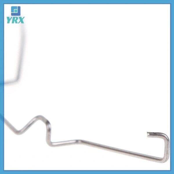 Những vết bẻ gãy nhỏ trên móc, hoặc lỗ gắn bị tróc ra, là dấu hiệu rõ ràng cho thấy cần thay mới. (Ảnh 4) Những vết bẻ gãy nhỏ trên móc, hoặc lỗ gắn bị tróc ra, là dấu hiệu rõ ràng cho thấy cần thay mới. (Ảnh 4)