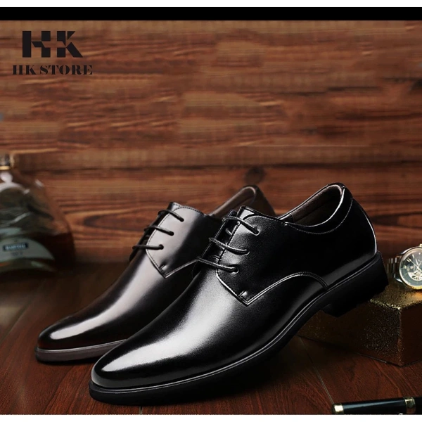 Khách hàng khi thử giày LD09 sẽ cảm nhận được phần da ôm vừa vặn quanh mắt cá chân, nhưng không quá chật; độ co giãn giúp giày “hít thở” khi chân ướt nhẹ trong ngày nóng bức mà không gây trơn trượt. (Ảnh 3) Khách hàng khi thử giày LD09 sẽ cảm nhận được phần da ôm vừa vặn quanh mắt cá chân, nhưng không quá chật; độ co giãn giúp giày “hít thở” khi chân ướt nhẹ trong ngày nóng bức mà không gây trơn trượt. (Ảnh 3)