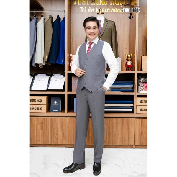 Độ cứng của dây da trên đồng hồ sang trọng khiến những buổi họp dài trở thành thử thách bất ngờ. - Ảnh 1 Độ cứng của dây da trên đồng hồ sang trọng khiến những buổi họp dài trở thành thử thách bất ngờ. - Ảnh 1