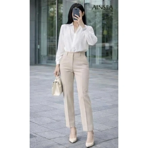 Độ dài ống của quần công sở bất ngờ biến mỗi bước chân trong văn phòng thành một bài tập cân bằng - Ảnh 1