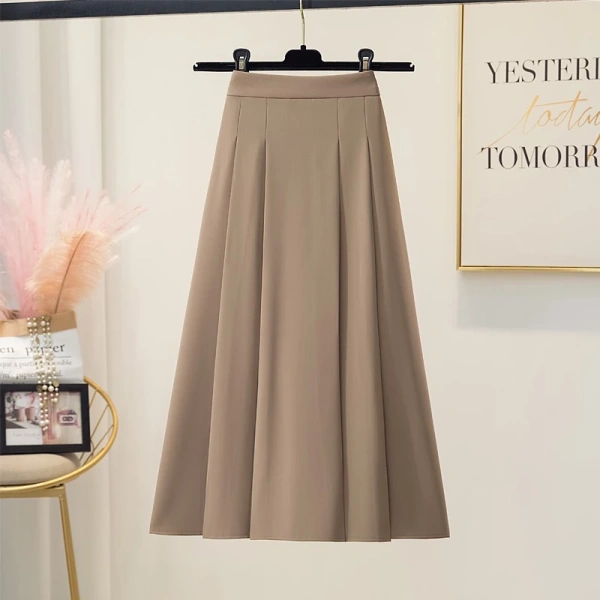 Độ dài qua gối của chân váy xếp li lưng cao thực sự giảm cảm giác căng thẳng trong các buổi họp dài. - Ảnh 4