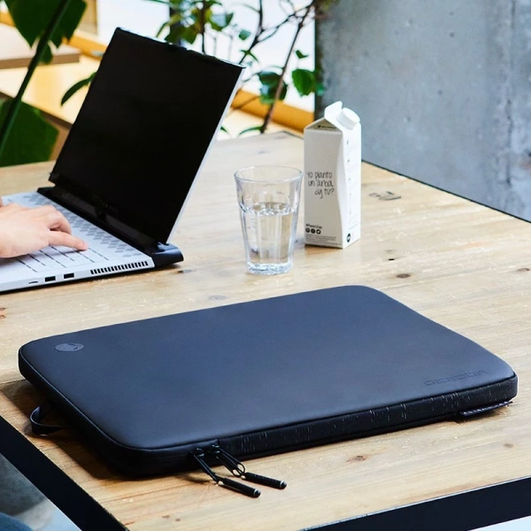 Độ dày của túi đựng laptop chống sốc bảo vệ tuyệt vời nhưng lại làm việc cắm sạc ở ngoài khó khăn hơn - Ảnh 2 Độ dày của túi đựng laptop chống sốc bảo vệ tuyệt vời nhưng lại làm việc cắm sạc ở ngoài khó khăn hơn - Ảnh 2