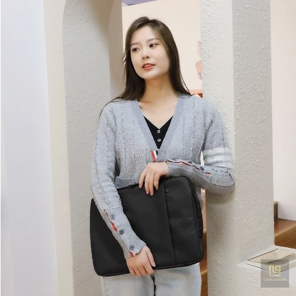 Với những người cần một giải pháp “toàn diện”, không muốn lo lắng về bất kỳ va chạm nào trong quá trình di chuyển, một chiếc túi chống sốc laptop 14‑15.6 inch cao cấp có thể là lựa chọn hợp lý. (Ảnh 4) Với những người cần một giải pháp “toàn diện”, không muốn lo lắng về bất kỳ va chạm nào trong quá trình di chuyển, một chiếc túi chống sốc laptop 14‑15.6 inch cao cấp có thể là lựa chọn hợp lý. (Ảnh 4)