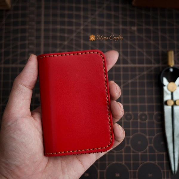 Trong số những sản phẩm thị trường, Mino Crafts – Ví đựng thẻ - Da bò nhập khẩu - Đồ da Handmade là một ví dụ điển hình cho việc kết hợp hài hòa độ dày và độ mềm. (Ảnh 5) Trong số những sản phẩm thị trường, Mino Crafts – Ví đựng thẻ - Da bò nhập khẩu - Đồ da Handmade là một ví dụ điển hình cho việc kết hợp hài hòa độ dày và độ mềm. (Ảnh 5)