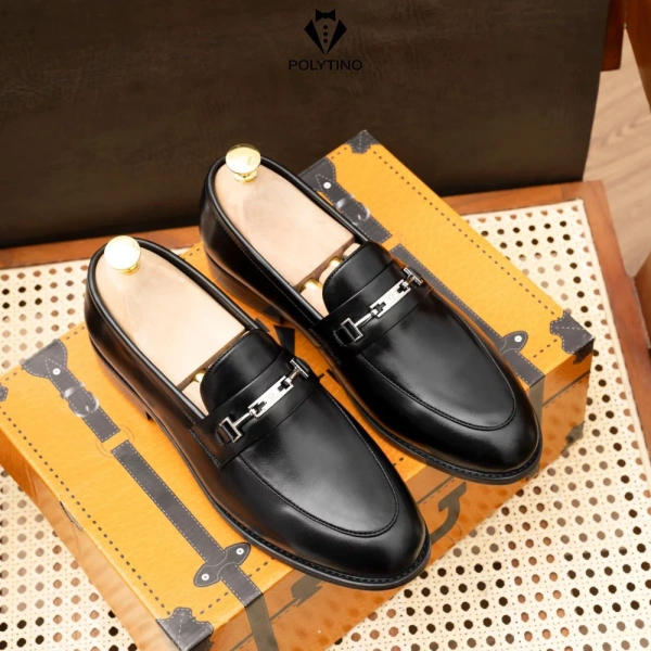 Trong thị trường hiện nay, có rất nhiều mẫu loafer da bò đa dạng về kiểu dáng và mức giá. (Ảnh 4) Trong thị trường hiện nay, có rất nhiều mẫu loafer da bò đa dạng về kiểu dáng và mức giá. (Ảnh 4)
