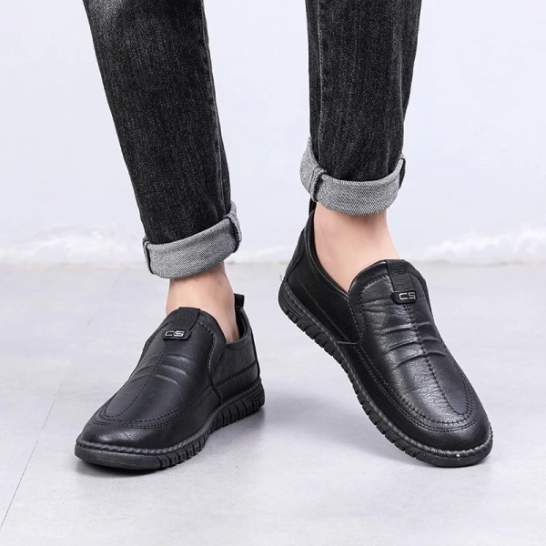 Độ êm mượt của giày lười nam da cao cấp thường khiến người dùng lãng quên việc bảo quản, dẫn đến bất ngờ về độ bền - Ảnh 5 Độ êm mượt của giày lười nam da cao cấp thường khiến người dùng lãng quên việc bảo quản, dẫn đến bất ngờ về độ bền - Ảnh 5
