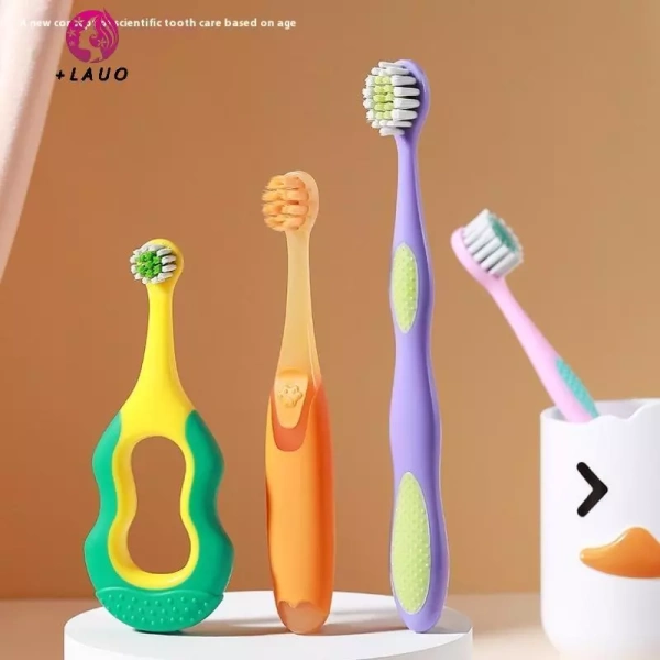 Răng và nướu của trẻ sơ sinh đến khi còn nhỏ đều rất mỏng manh và chưa chịu được sức ép mạnh. (Ảnh 2)