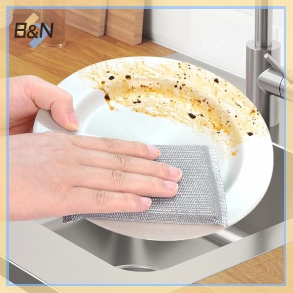 Độ mềm của bông biển rửa chén giảm dần sau vài tuần, khiến những vết xước mỏng trên nồi chảo trở nên khó nhận ra. - Ảnh 4 Độ mềm của bông biển rửa chén giảm dần sau vài tuần, khiến những vết xước mỏng trên nồi chảo trở nên khó nhận ra. - Ảnh 4