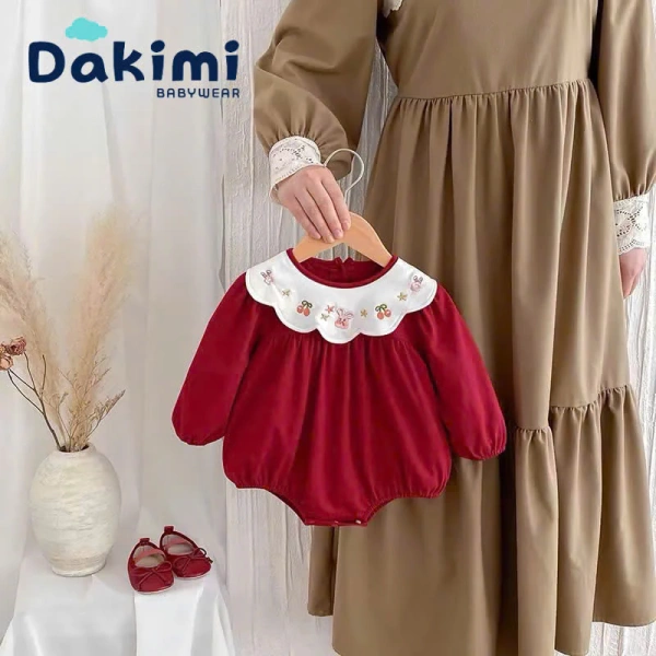 Thời tiết đầu năm thường lạnh lẽo, độ ẩm tăng cao, khiến da trẻ dễ bị cảm lạnh. (Ảnh 2) Thời tiết đầu năm thường lạnh lẽo, độ ẩm tăng cao, khiến da trẻ dễ bị cảm lạnh. (Ảnh 2)