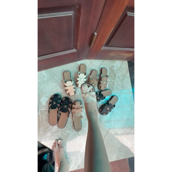 Một đôi dép cao thực sự nhẹ nhàng phải cân bằng ba yếu tố: trọng lượng tổng thể, độ cứng của đế và độ thoáng khí của vỏ. (Ảnh 2)