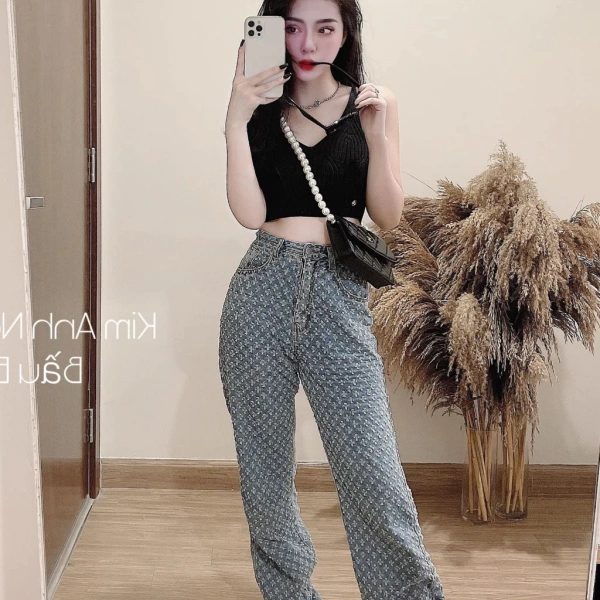 Lưu ý, tránh sử dụng áo quá dày ở phần trước vì sẽ gây cảm giác nén lại vòng eo nữa. (Ảnh 3) Lưu ý, tránh sử dụng áo quá dày ở phần trước vì sẽ gây cảm giác nén lại vòng eo nữa. (Ảnh 3)