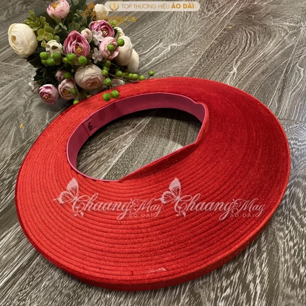Hiện nay trên thị trường có nhiều mẫu khăn xếp, từ những mẫu “đơn giản” chỉ có 15 vòng tới những mẫu “cao cấp” lên tới 30 vòng. (Ảnh 5) Hiện nay trên thị trường có nhiều mẫu khăn xếp, từ những mẫu “đơn giản” chỉ có 15 vòng tới những mẫu “cao cấp” lên tới 30 vòng. (Ảnh 5)