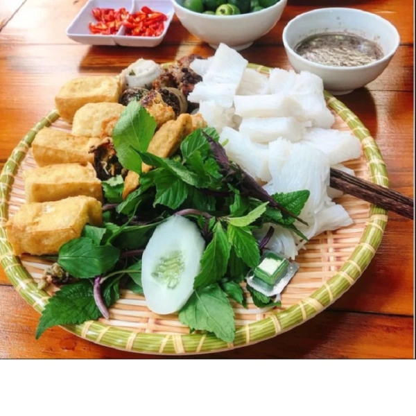 Ví dụ, một trong những mẫu được khuyên dùng hiện nay là đĩa nhựa giả mây tre đan phíp giả mây mẹt tre tròn cao cấp. (Ảnh 5)