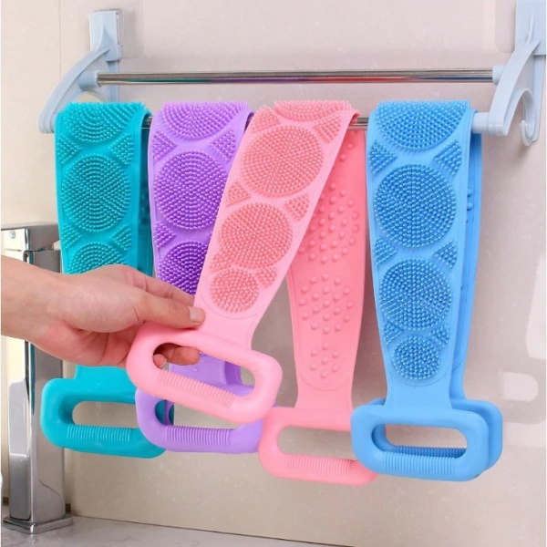 Silicone là vật liệu có độ đàn hồi và độ bám cao, khi đặt vào vị trí chịu lực (ví dụ như phần lưng khi nằm ngửa trong bồn tắm), nó tạo ra một lớp hỗ trợ mềm nhưng đủ vững để phân bố lại áp lực. (Ảnh 2) Silicone là vật liệu có độ đàn hồi và độ bám cao, khi đặt vào vị trí chịu lực (ví dụ như phần lưng khi nằm ngửa trong bồn tắm), nó tạo ra một lớp hỗ trợ mềm nhưng đủ vững để phân bố lại áp lực. (Ảnh 2)