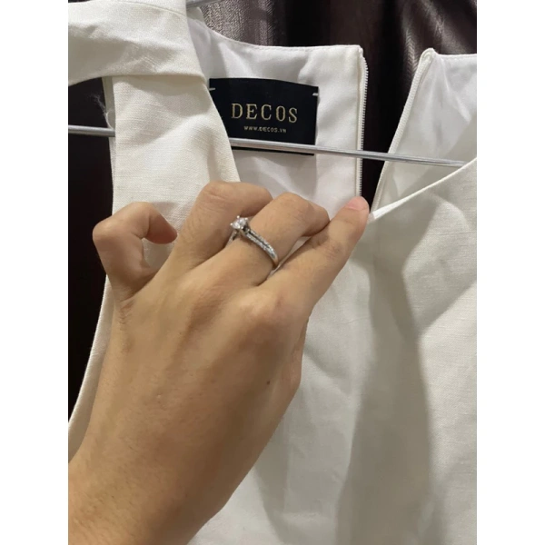 Trong thị trường hiện nay, Thanh lý áo thiết kế của decos sz S là một ví dụ điển hình về sản phẩm vừa có mức giảm giá hấp dẫn, vừa duy trì mức độ mới 95% nhờ việc đã qua sử dụng nhẹ. (Ảnh 5)