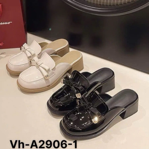 Giày búp bê da gót vuông 5 cm: Khi vẻ sang chảnh gặp bất ngờ về độ bền sau những bước đi đầu tiên - Ảnh 1
