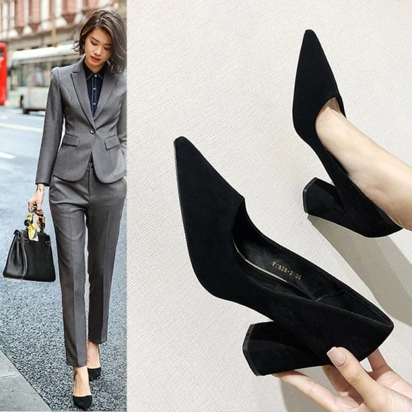 Giày cao gót da lộn cho nữ trong môi trường công sở: Khi phong cách mới gặp giới hạn về độ thoải mái - Ảnh 1