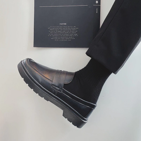Giày loafers nam đế dày, size lớn hứa hẹn chống trơn trượt, nhưng thực tế lại khiến chân mỏi sau giờ làm - Ảnh 4 Giày loafers nam đế dày, size lớn hứa hẹn chống trơn trượt, nhưng thực tế lại khiến chân mỏi sau giờ làm - Ảnh 4