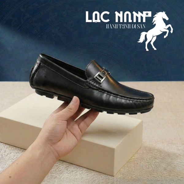 Trong danh mục các thương hiệu nội địa, Victor Vu đã xây dựng “Giày Thuần Việt” với tiêu chí thời trang, dễ chi trả và tiện ích. (Ảnh 5) Trong danh mục các thương hiệu nội địa, Victor Vu đã xây dựng “Giày Thuần Việt” với tiêu chí thời trang, dễ chi trả và tiện ích. (Ảnh 5)