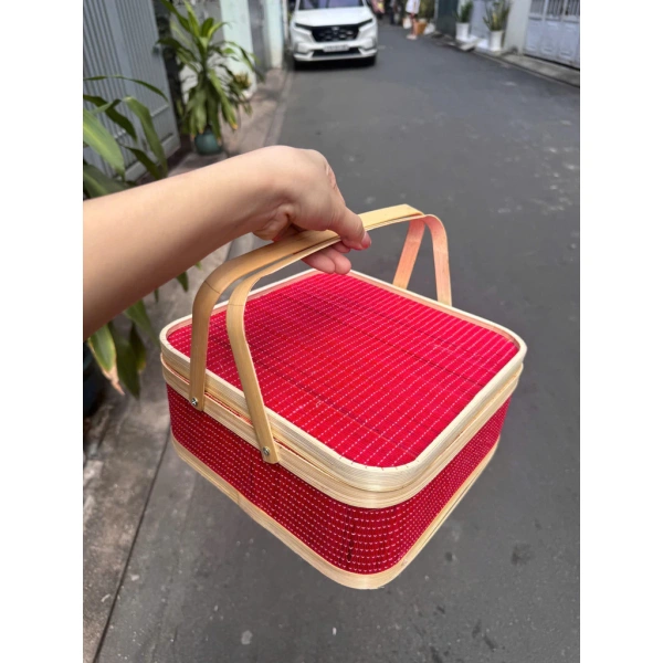Giỏ đựng quà Tết 2 quai: Khi kích thước chuẩn 25x25 khiến việc chuẩn bị lễ hội trở nên bất ngờ gọn nhẹ hơn. - Ảnh 1