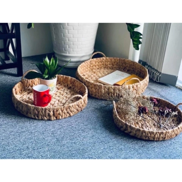 Phương pháp này không những giúp giỏ trông cân đối, mà còn tránh được vấn đề “quá tải” tại một vị trí cụ thể, giúp tăng độ bền cho khay lục bình. (Ảnh 4) Phương pháp này không những giúp giỏ trông cân đối, mà còn tránh được vấn đề “quá tải” tại một vị trí cụ thể, giúp tăng độ bền cho khay lục bình. (Ảnh 4)