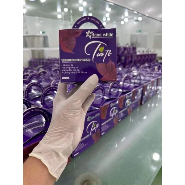 Trên thị trường hiện nay, các sản phẩm kem dưỡng trắng body thường phân thành ba nhóm chính: thành phần hóa học, thành phần tự nhiên, và hỗn hợp. (Ảnh 3)