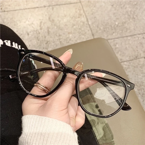 Hiệu ứng gương phản chiếu và duy trì màu sắc tự nhiên của kính mắt mỏng nhẹ chỉ bật sáng khi nhiệt độ biến đổi liên tục - Ảnh 4