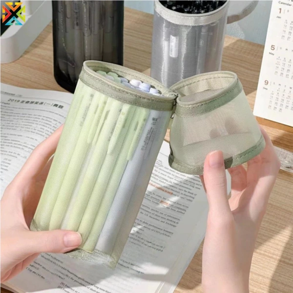 Với kích thước khoảng 23,5 x 9 cm, hộp có thể chứa 30–45 chiếc bút chì, hoặc kết hợp với kéo, thước kẻ và cọ trang điểm. (Ảnh 3)