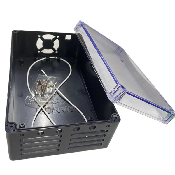 Ví dụ thực tiễn, một hộp nhựa ABS VY ANH màu đen nắp trong, kích thước 200x120x80mm, được sản xuất và phay sẵn lỗ quạt, lỗ thông gió, được nhiều thợ điện tử tại các nhà máy CNC Việt Nam ưa chuộng. (Ảnh 4) Ví dụ thực tiễn, một hộp nhựa ABS VY ANH màu đen nắp trong, kích thước 200x120x80mm, được sản xuất và phay sẵn lỗ quạt, lỗ thông gió, được nhiều thợ điện tử tại các nhà máy CNC Việt Nam ưa chuộng. (Ảnh 4)