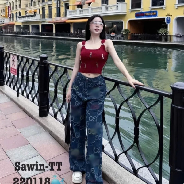 Jean thường được dệt từ cotton (cây bông) nguyên chất hoặc pha thêm spandex (elastane) để tăng độ co dãn. (Ảnh 2) Jean thường được dệt từ cotton (cây bông) nguyên chất hoặc pha thêm spandex (elastane) để tăng độ co dãn. (Ảnh 2)