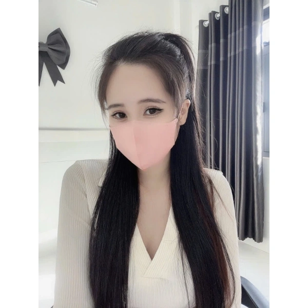 Những màu sắc tươi sáng – trắng, đen, xanh, hồng, xám, be và hồng ruốc – không chỉ làm cho sản phẩm bắt mắt mà còn góp phần vào cảm giác thoải mái của người dùng. (Ảnh 2)