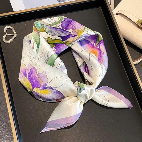 Khăn lụa kiểu bandana: khi mong đợi chỉ để tạo phong cách mà lại giúp tóc không rối trong những buổi hối hả. - Ảnh 5 Khăn lụa kiểu bandana: khi mong đợi chỉ để tạo phong cách mà lại giúp tóc không rối trong những buổi hối hả. - Ảnh 5