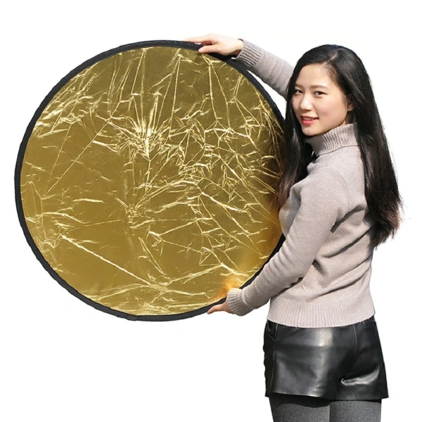 Sản phẩm Tấm Hắt Sáng Chụp Ảnh Tròn Kích Thước 60cm/80cm/110cm mang lại giải pháp linh hoạt bằng cách tích hợp hai mặt: một mặt vàng và một mặt bạc trong một chiếc tấm duy nhất. (Ảnh 5) Sản phẩm Tấm Hắt Sáng Chụp Ảnh Tròn Kích Thước 60cm/80cm/110cm mang lại giải pháp linh hoạt bằng cách tích hợp hai mặt: một mặt vàng và một mặt bạc trong một chiếc tấm duy nhất. (Ảnh 5)