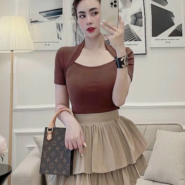 Không phải mọi phụ kiện đều phù hợp với mọi loại áo. (Ảnh 4) Không phải mọi phụ kiện đều phù hợp với mọi loại áo. (Ảnh 4)