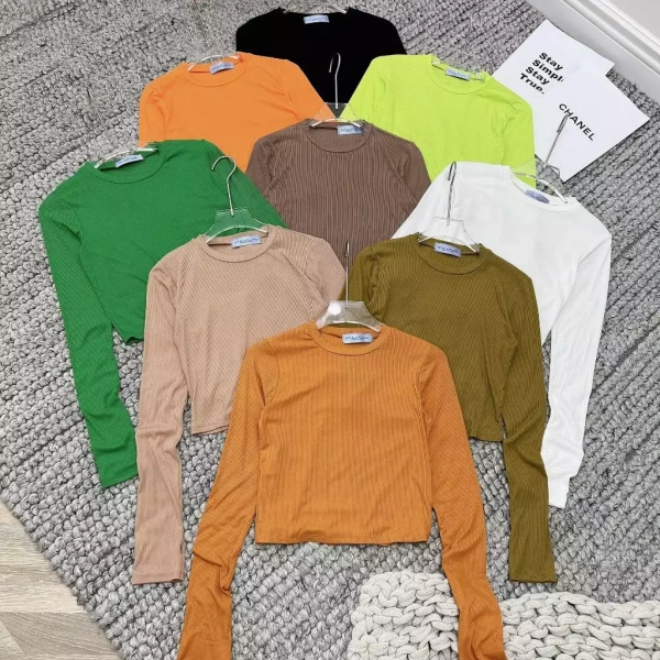Trong quá trình tìm kiếm một mẫu áo croptop vừa thời trang, vừa thoải mái, Áo tăm cổ tròn xỏ ngón dáng croptop là một lựa chọn đáng cân nhắc. (Ảnh 5) Trong quá trình tìm kiếm một mẫu áo croptop vừa thời trang, vừa thoải mái, Áo tăm cổ tròn xỏ ngón dáng croptop là một lựa chọn đáng cân nhắc. (Ảnh 5)