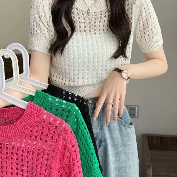 Để giảm thiểu cảm giác bám dính, bạn cần chú ý đến chất liệu, kiểu dáng và kích thước áo. (Ảnh 3) Để giảm thiểu cảm giác bám dính, bạn cần chú ý đến chất liệu, kiểu dáng và kích thước áo. (Ảnh 3)