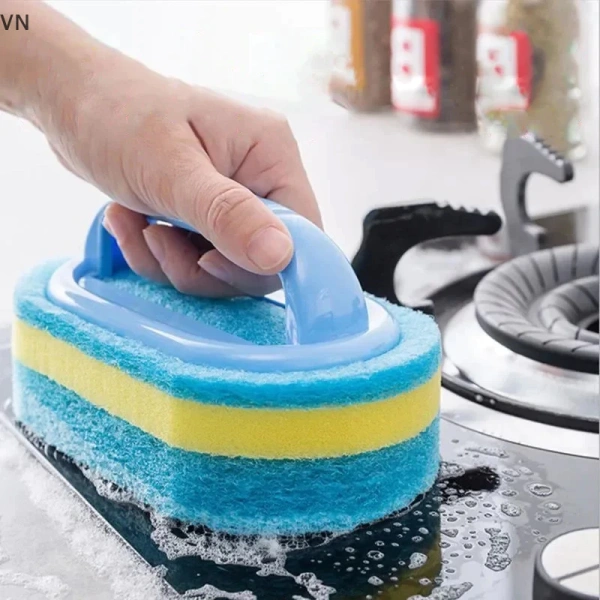 Nhiều gia đình dùng các loại thuốc tẩy mạnh như NaOH, hoặc các dung môi có tính kiềm cao, nhằm mong muốn làm sạch nhanh. (Ảnh 2) Nhiều gia đình dùng các loại thuốc tẩy mạnh như NaOH, hoặc các dung môi có tính kiềm cao, nhằm mong muốn làm sạch nhanh. (Ảnh 2)